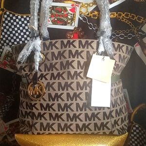 Michael khors East west xl tote with black and brown logo.